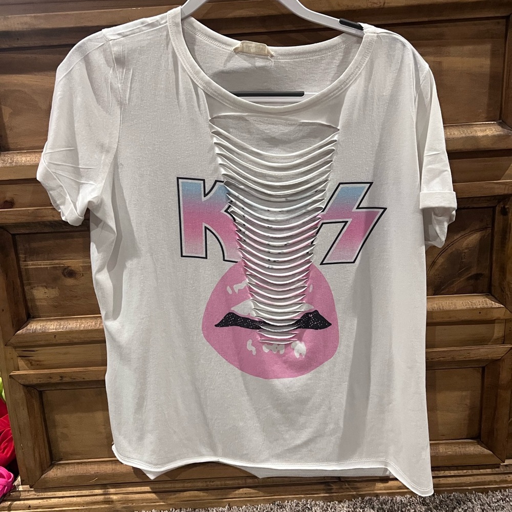 White Short Sleeve Distressed Lip Graphic Tee
